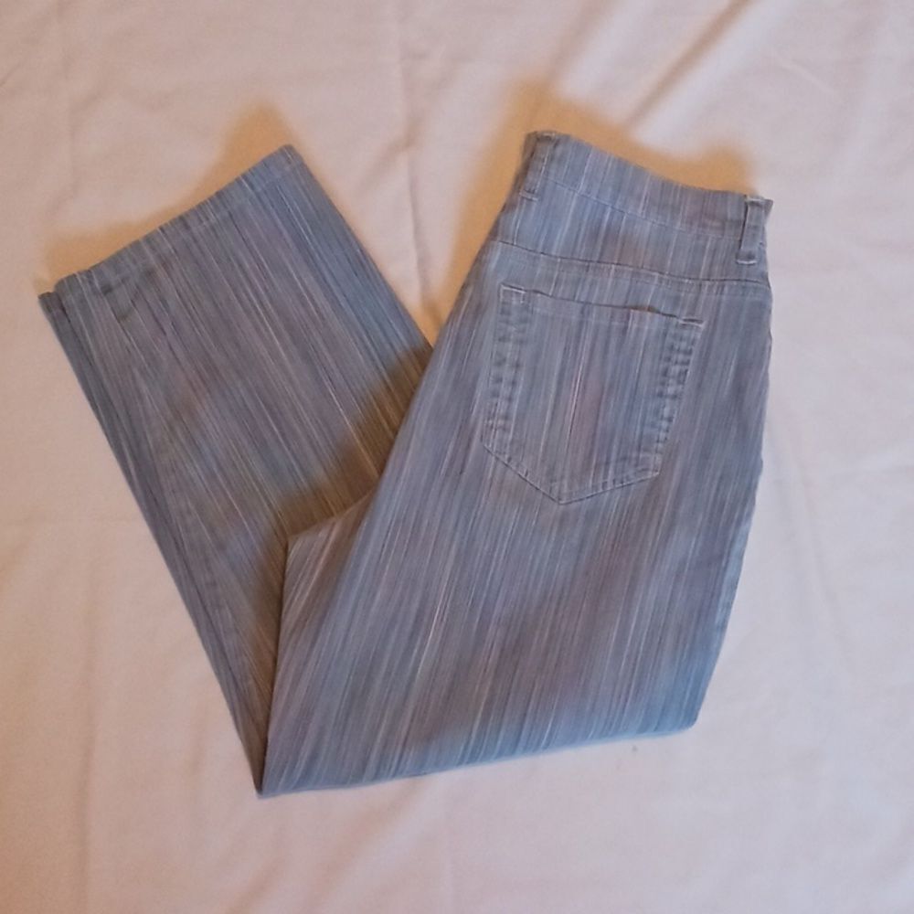 Gloria Vanderbilt Multi Color Capris Size 8